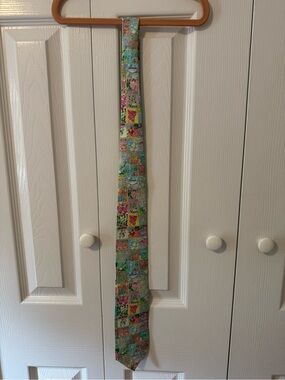 Lilly Pulitzer Men’s 100% Silk Novelty Print Tie – Colorful State/Travel Print